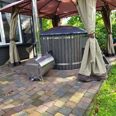 Chalet Met Hottub Lanaken Exterior foto